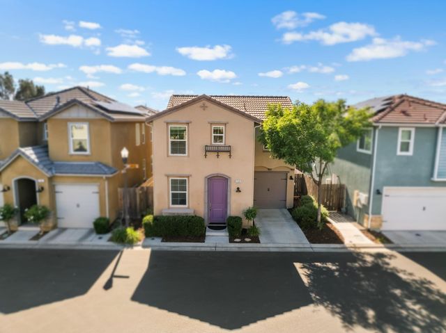 1532 Joy Drive, Clovis, CA 93619