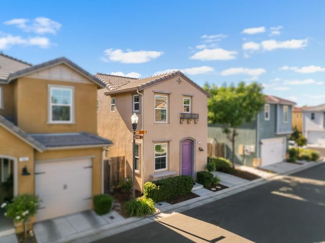 1532 Joy Drive, Clovis, CA 93619
