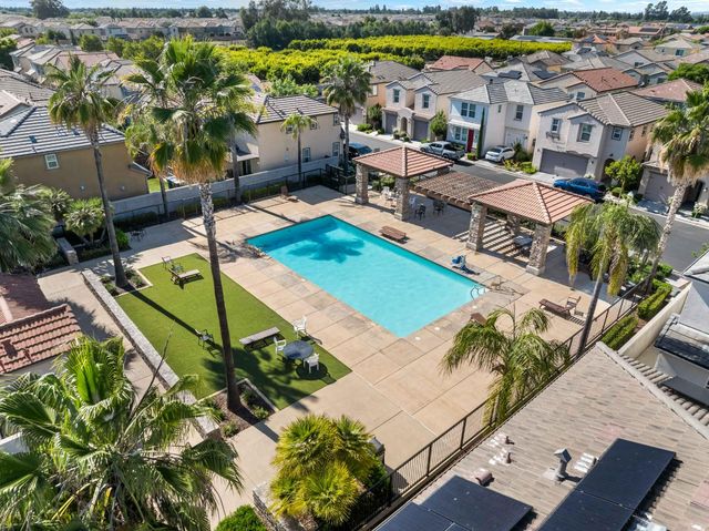 1532 Joy Drive, Clovis, CA 93619