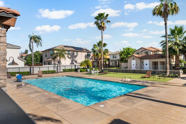 1532 Joy Drive, Clovis, CA 93619