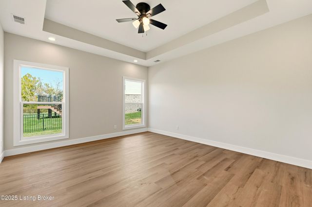 1160 Greens Dr, Simpsonville, KY 40067