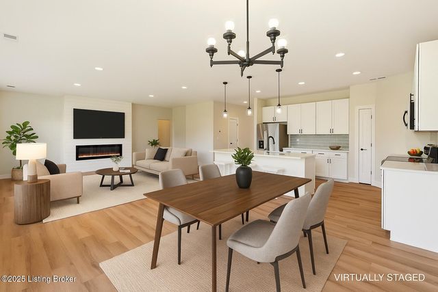 1160 Greens Dr, Simpsonville, KY 40067