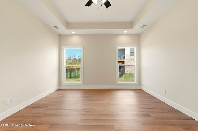 1160 Greens Dr, Simpsonville, KY 40067