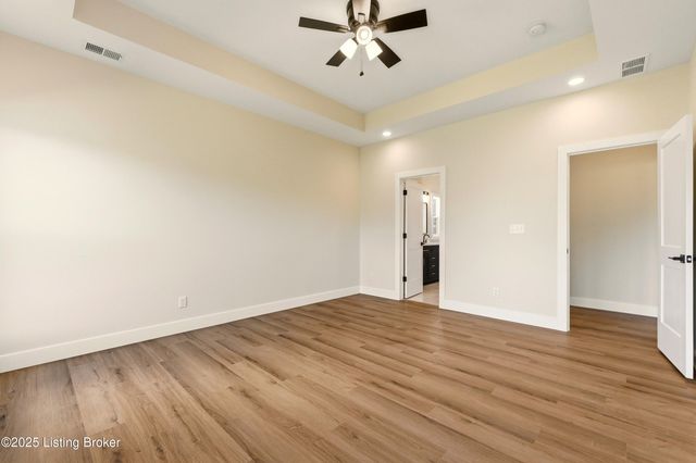 1160 Greens Dr, Simpsonville, KY 40067