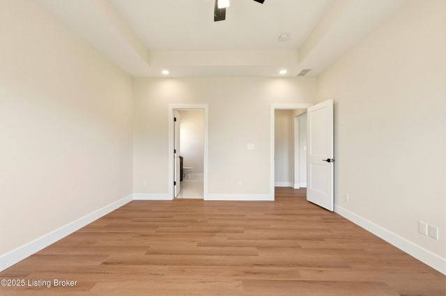 1160 Greens Dr, Simpsonville, KY 40067