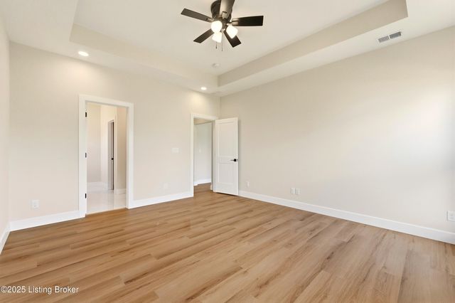 1160 Greens Dr, Simpsonville, KY 40067