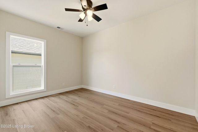 1160 Greens Dr, Simpsonville, KY 40067