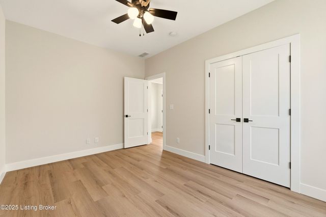 1160 Greens Dr, Simpsonville, KY 40067