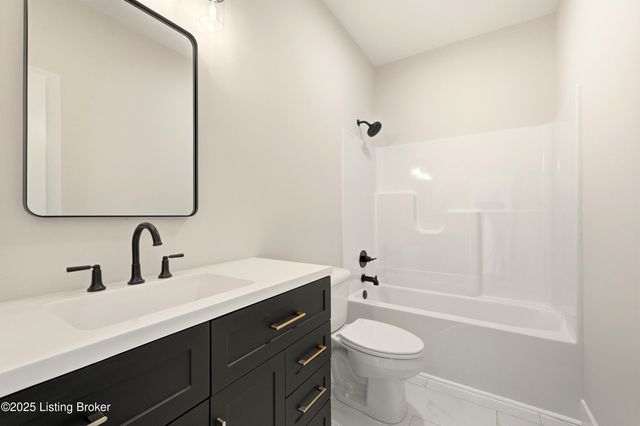 1160 Greens Dr, Simpsonville, KY 40067