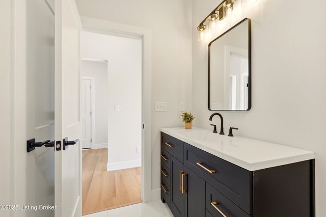 1160 Greens Dr, Simpsonville, KY 40067