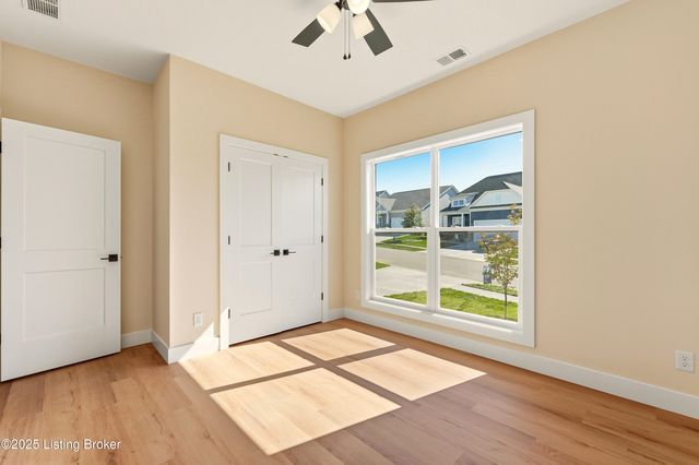 1160 Greens Dr, Simpsonville, KY 40067