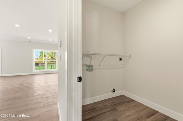 1160 Greens Dr, Simpsonville, KY 40067