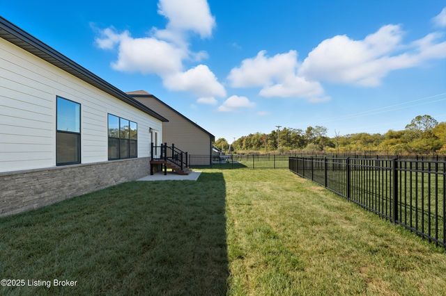 1160 Greens Dr, Simpsonville, KY 40067