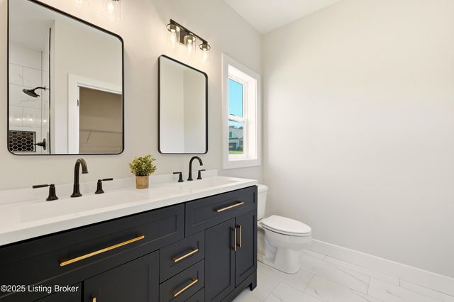 1160 Greens Dr, Simpsonville, KY 40067