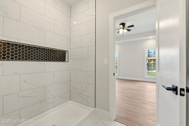 1160 Greens Dr, Simpsonville, KY 40067