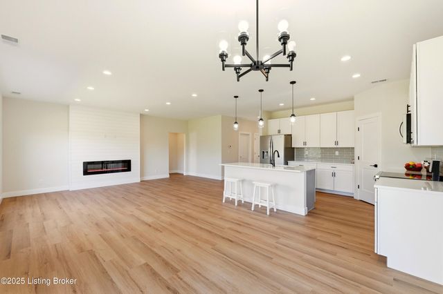 1160 Greens Dr, Simpsonville, KY 40067