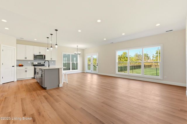 1160 Greens Dr, Simpsonville, KY 40067