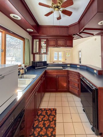 512 1ST ST NE, Minot, ND 58703