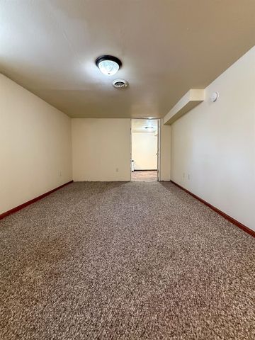 512 1ST ST NE, Minot, ND 58703