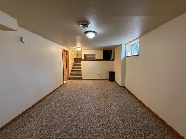 512 1ST ST NE, Minot, ND 58703