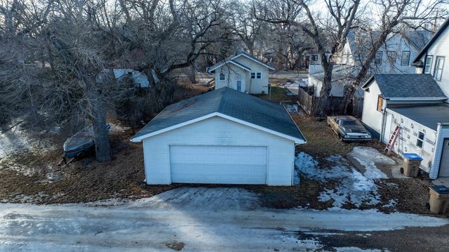 512 1ST ST NE, Minot, ND 58703