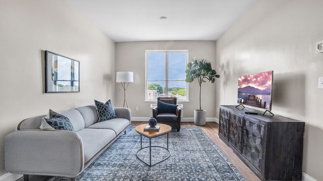 127 Centre St 307, Brockton, MA 02302