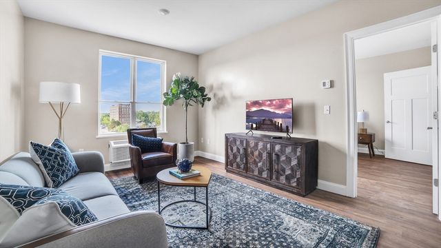 127 Centre St 307, Brockton, MA 02302