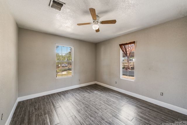 4630 Waterwood Pass, Elmendorf, TX 78112