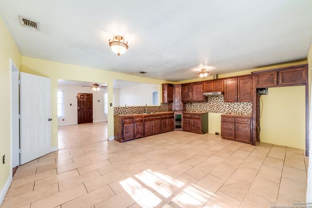 4630 Waterwood Pass, Elmendorf, TX 78112