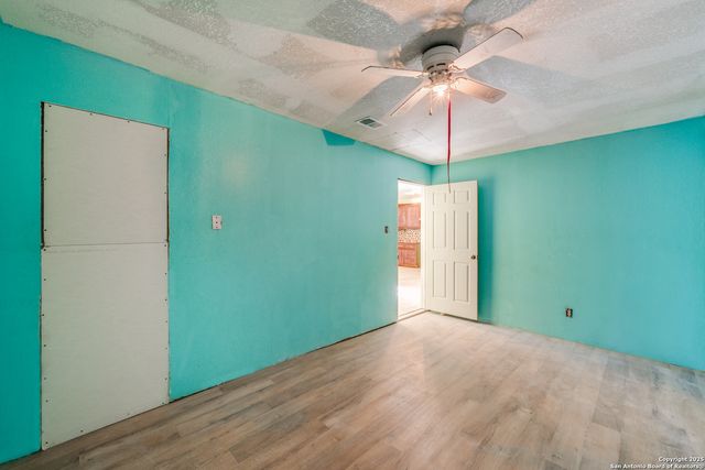 4630 Waterwood Pass, Elmendorf, TX 78112