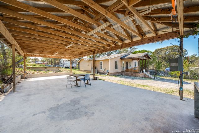 4630 Waterwood Pass, Elmendorf, TX 78112