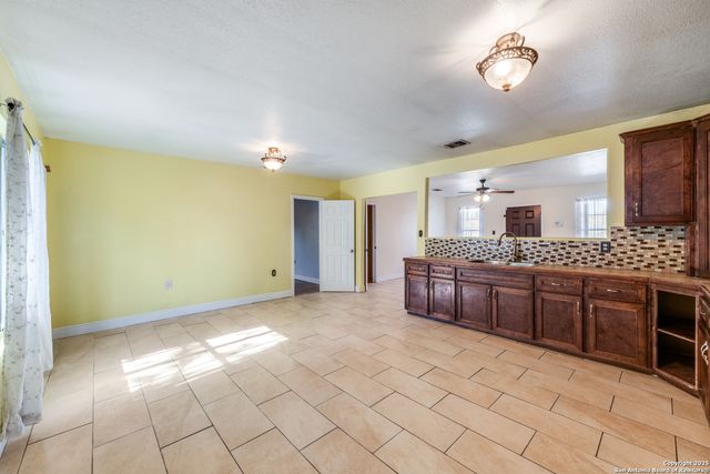 4630 Waterwood Pass, Elmendorf, TX 78112