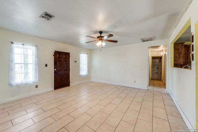 4630 Waterwood Pass, Elmendorf, TX 78112