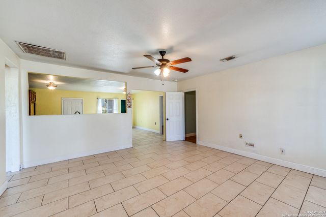 4630 Waterwood Pass, Elmendorf, TX 78112