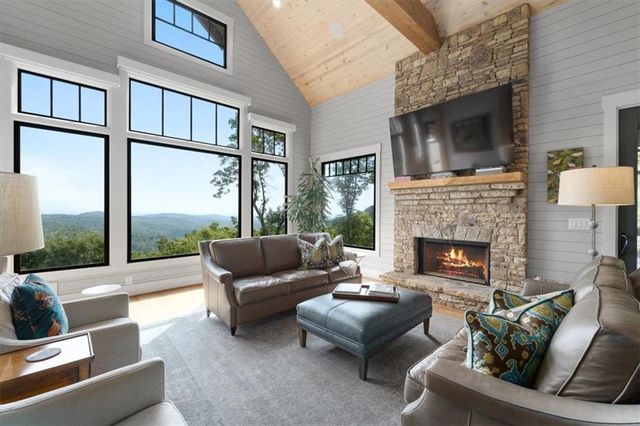 207 Utana Bluffs Trail, Ellijay, GA 30540