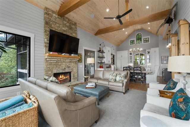 207 Utana Bluffs Trail, Ellijay, GA 30540