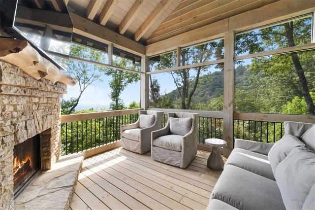 207 Utana Bluffs Trail, Ellijay, GA 30540
