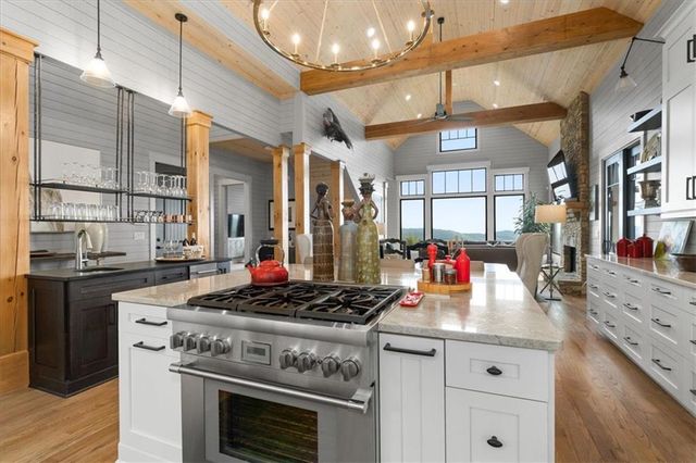 207 Utana Bluffs Trail, Ellijay, GA 30540