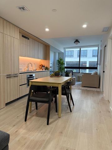 225 N Miami Ave 910, Miami, FL 33128