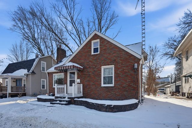 2839 E Locust St Street, Davenport, IA 52803