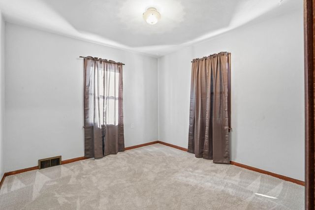 2839 E Locust St Street, Davenport, IA 52803