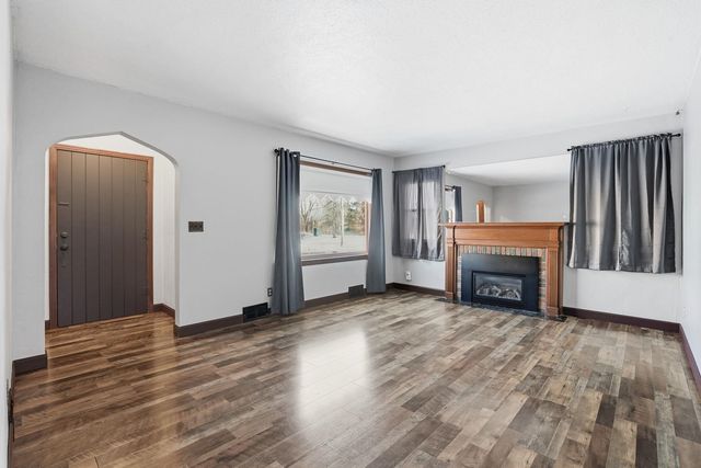 2839 E Locust St Street, Davenport, IA 52803