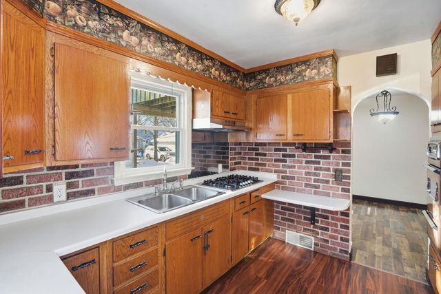 2839 E Locust St Street, Davenport, IA 52803