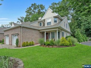111 Trotters Lane, Allendale, NJ 07401
