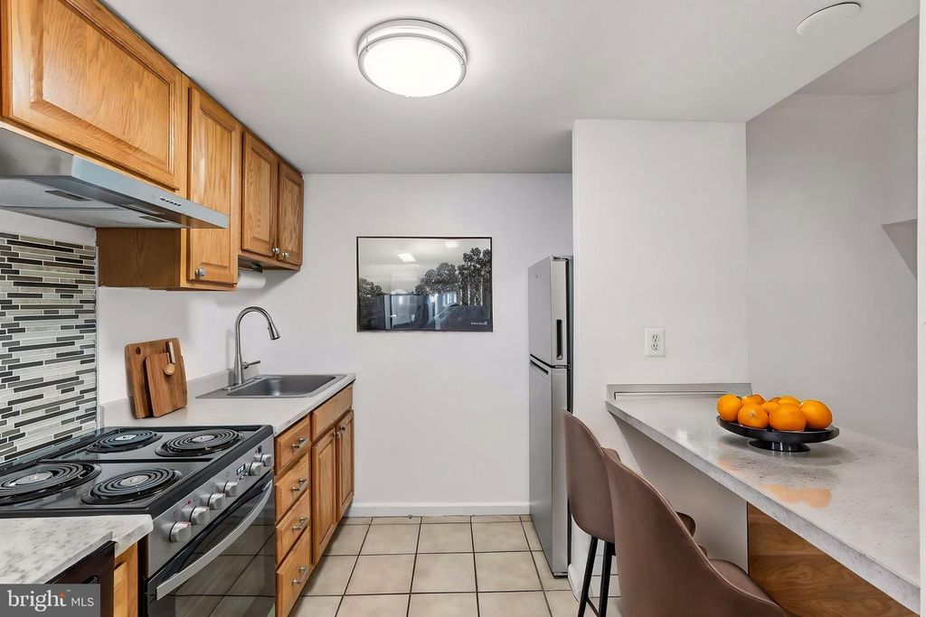 Image 11 of property listing at 1324 LOCUST ST #214, Philadelphia, PA 19107