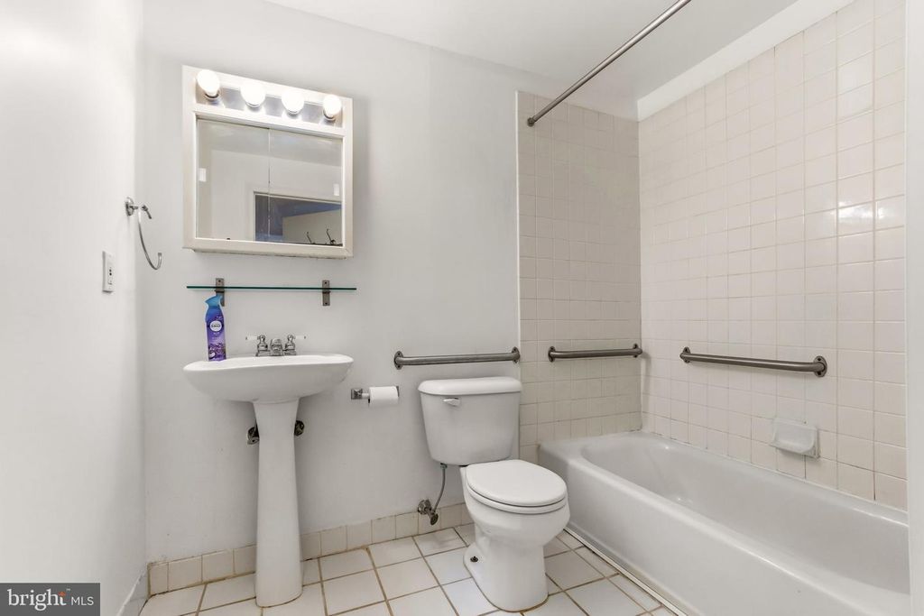 Image 30 of property listing at 1324 LOCUST ST #214, Philadelphia, PA 19107