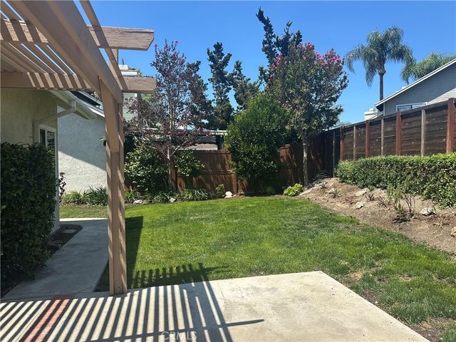 17 Rocky Creek, Laguna Hills, CA 92653