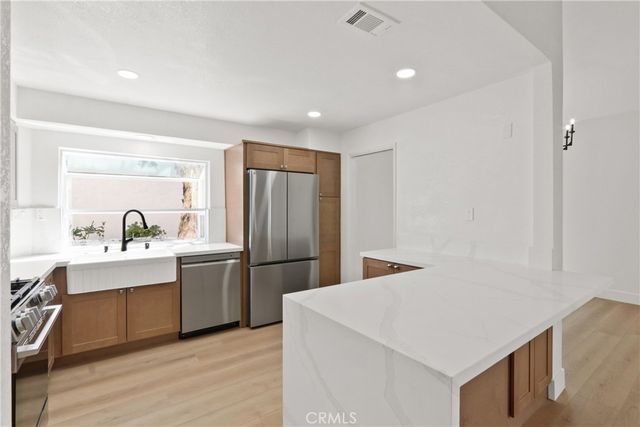 17 Rocky Creek, Laguna Hills, CA 92653