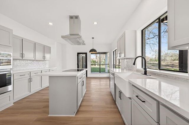 1627 S Hearthside Dr, Richmond, TX 77406