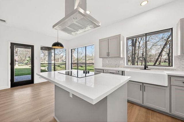 1627 S Hearthside Dr, Richmond, TX 77406